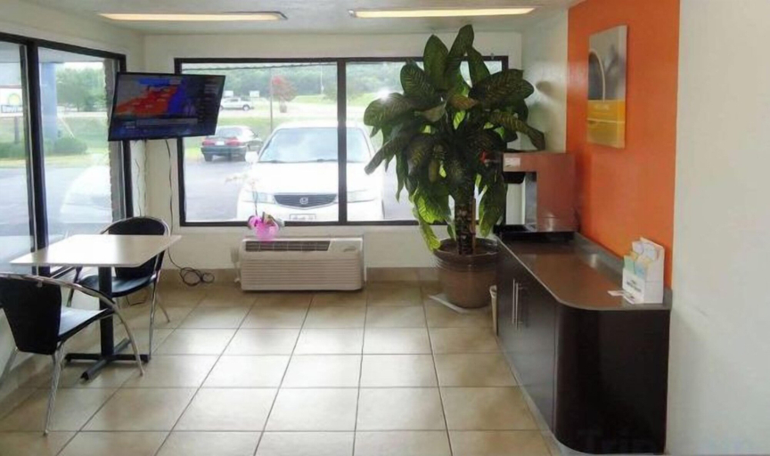 Interior 5, Motel 6 Columbus, MS, Lowndes