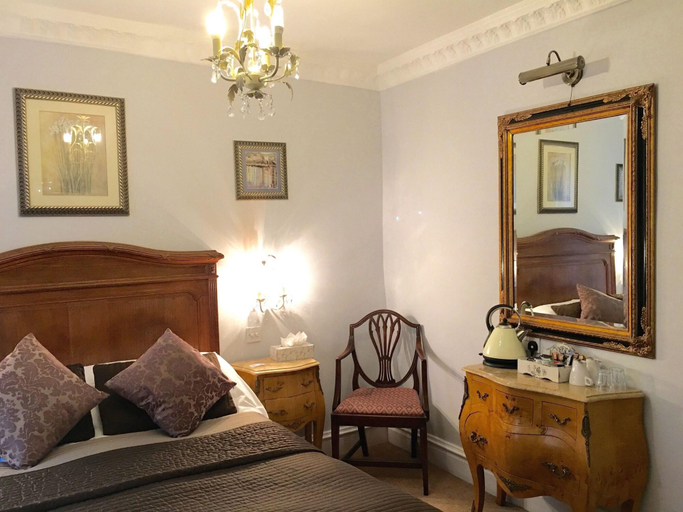 Room 2, Alamo Guest House, Glasgow