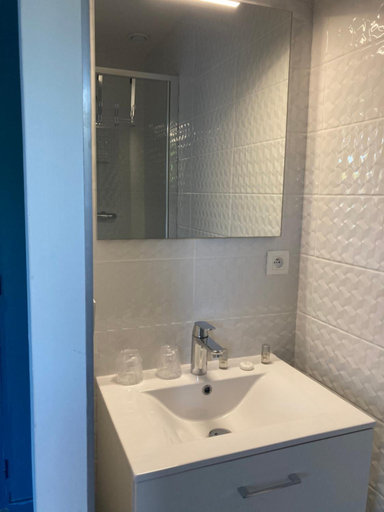 Bathroom 3, Hotel De La Mer, Côtes-d'Armor