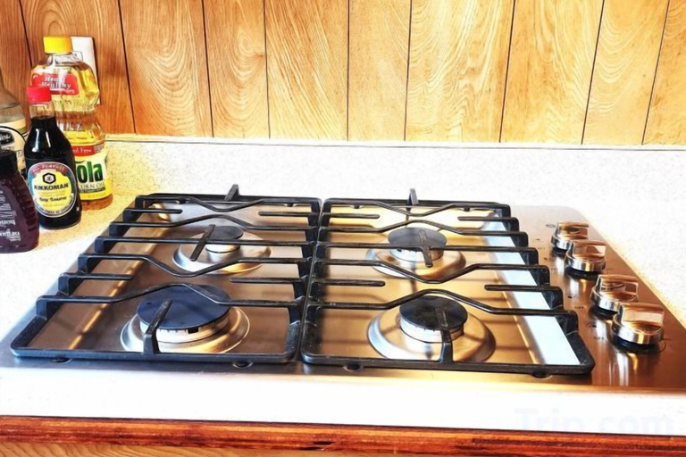 Private kitchen 4, Cozy 5 Bedroom House, Central AC, Best for Work and Family Group Trip, Alameda