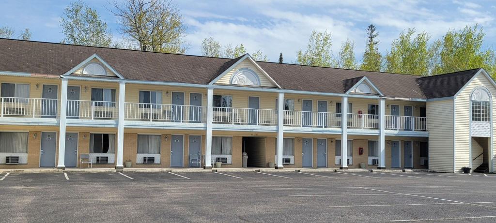 Exterior & Views 1, Thunderbird Inn Of Mackinaw City, Cheboygan