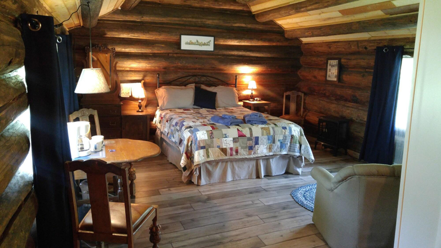Room 5, Wolfwood Guest Ranch, Thompson-Nicola