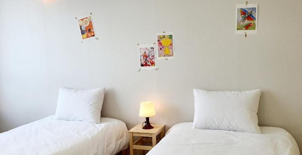 Room 3, Treehouse, Jung