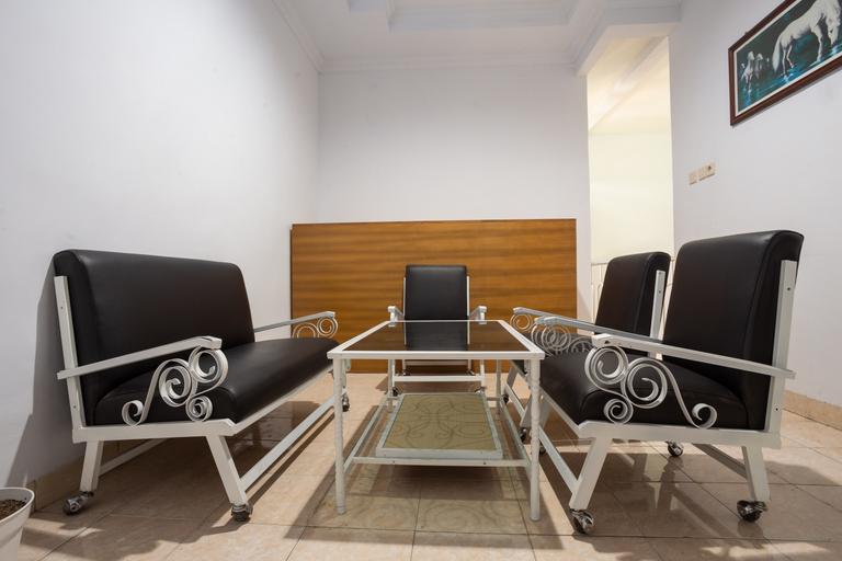 Lobby 5, 3707 Halona Guesthouse, Sleman