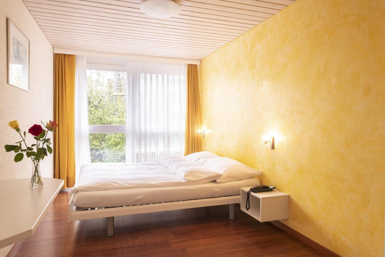 Bedroom 3, Hotel Bahnhof, Bern
