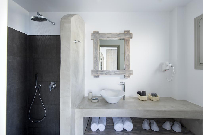 Bathroom 5, Caldera's Dolphin, South Aegean