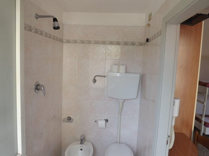 Bathroom 4, Hotel La Vela, Rimini
