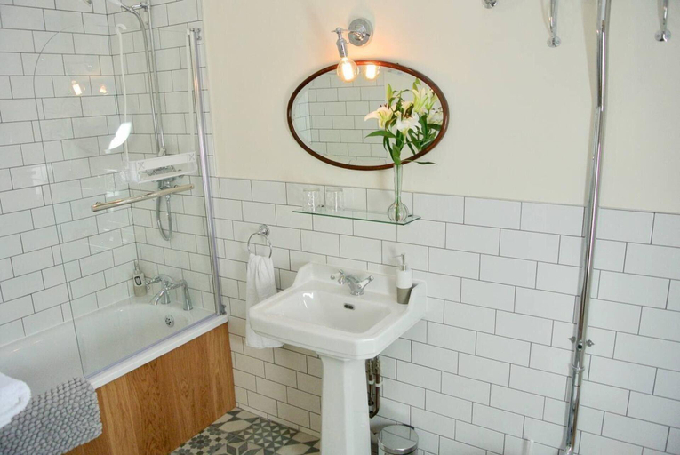 Room 5, Nest Holiday Hideaway Dove Barn Amazing Location!, Shropshire