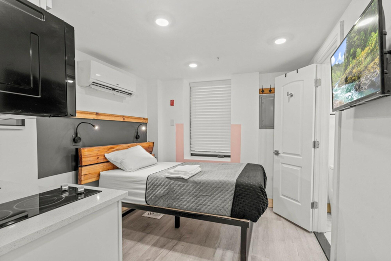 Room 5, Goodseed Suites Philadelphia Center, Philadelphia