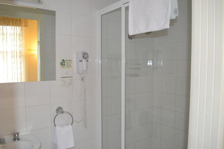 Bathroom 3, Point Lonsdale Guest House, Queenscliffe