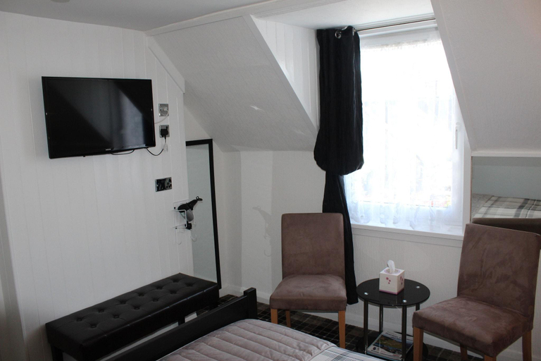 Room 2, Pitfaranne Guest House, Highland