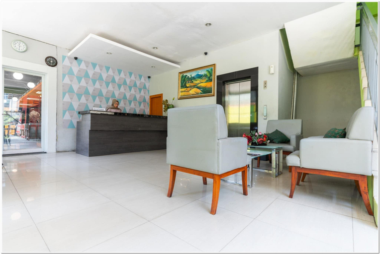 Lobby 4, Formerly RedDoorz Plus @ Hertasning Area, Makassar