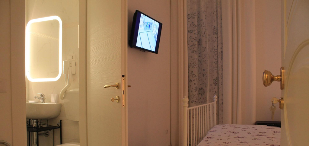 Room 4, Golfo Della Luna, La Spezia