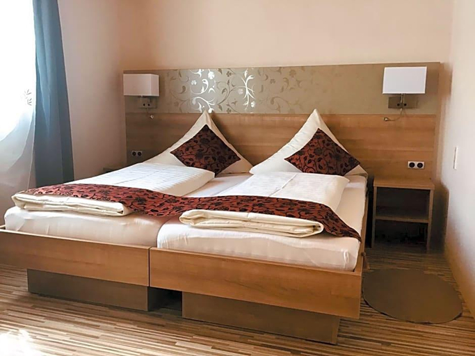 Bedroom 1, Gasthof Hotel Post, Reutlingen
