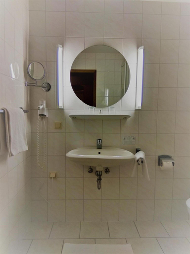 Bathroom 3, Hotel-Restaurant Winzergarten, Bad Dürkheim