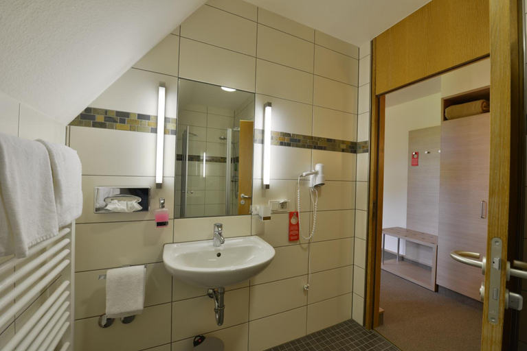 Bathroom 3, Tagungszentrum Schmerlenbach, Aschaffenburg