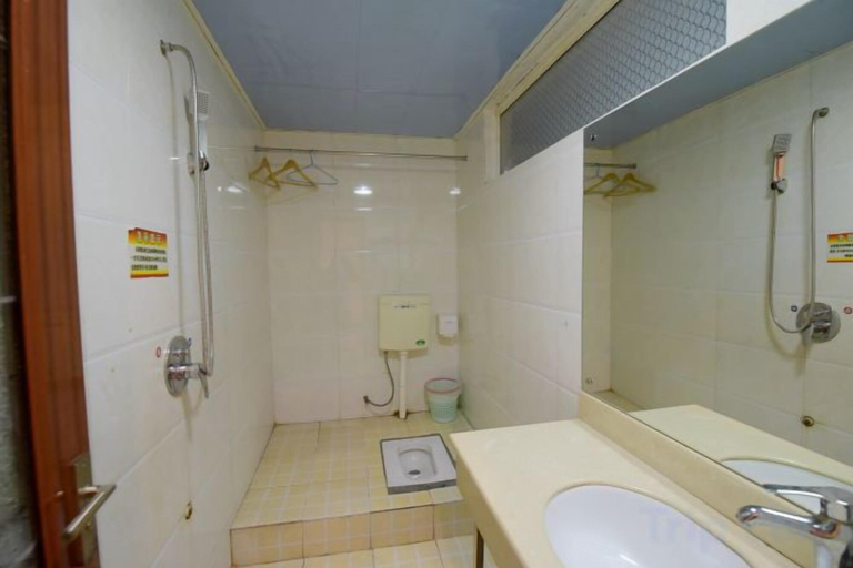 Bathroom 3, Xingyi Satisfaction 168 Hotel, Qianxinan Buyei and Miao