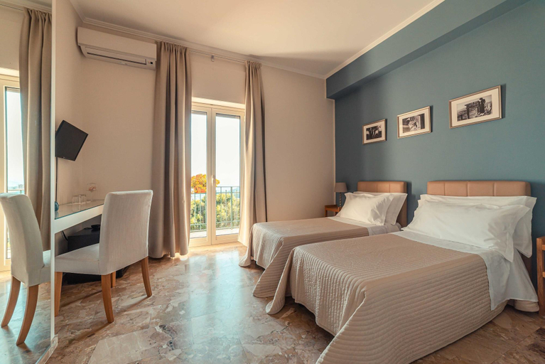 Room 2, B&B Teatro Greco 39, Messina