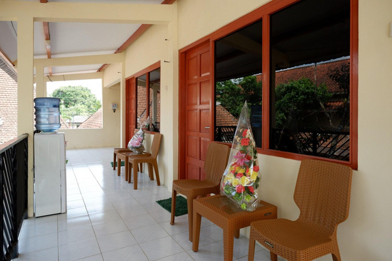 Lobby 4, Formerly RedDoorz Syariah Alun Alun Purwokerto, Banyumas
