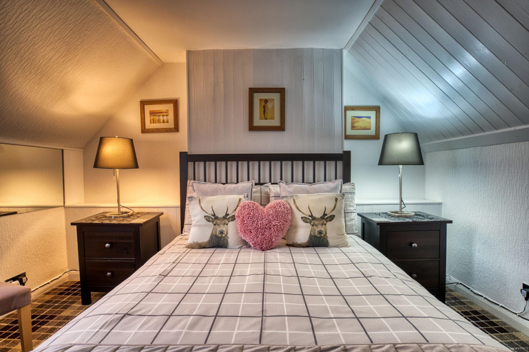 Room 4, Pitfaranne Guest House, Highland