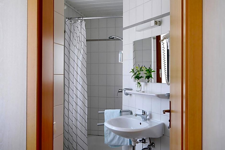 Bathroom 4, Im Kräutergarten, Saalfeld-Rudolstadt