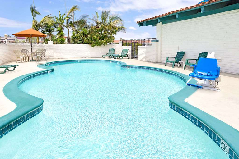 Sport & Beauty, Days Inn by Wyndham Costa Mesa/Newport Beach, Orange