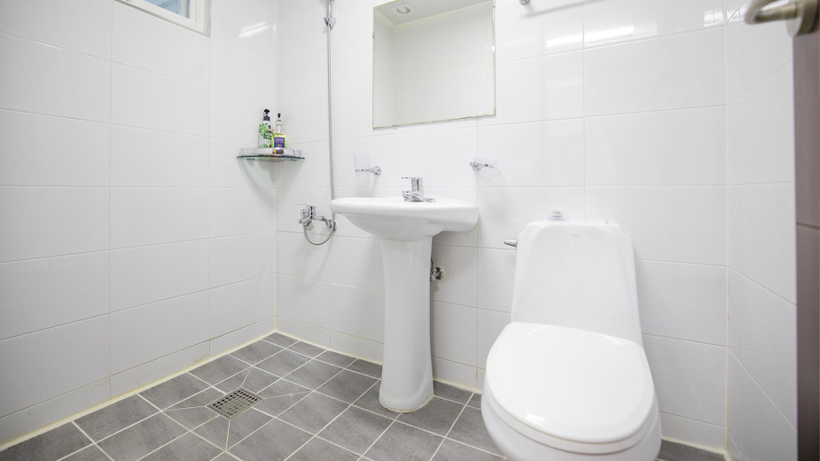 Bathroom, Hwacheon Sancheoneo Pension (7 divisions), Hwacheon
