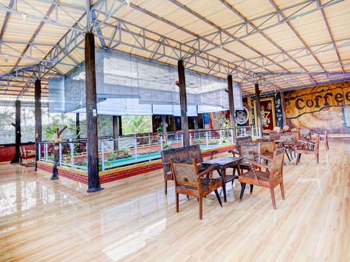 Lobby 5, 90303 Cafe & Homestay Kolam Pancing Abah, Malang