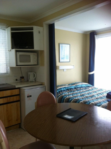 Room 5, Gum Tree Caravan Park, Moyne - South