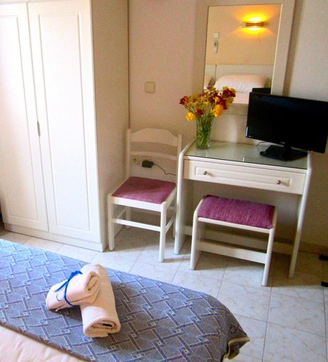 Bedroom 4, King A, Ionian Islands