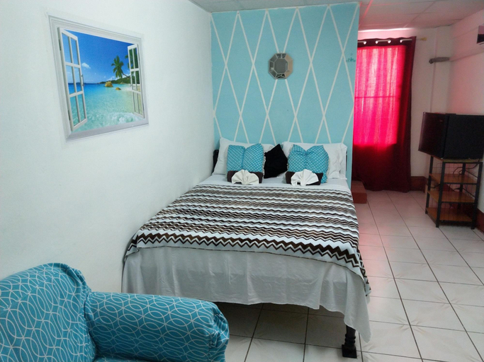 Bedroom 2, The Red Hut Inn