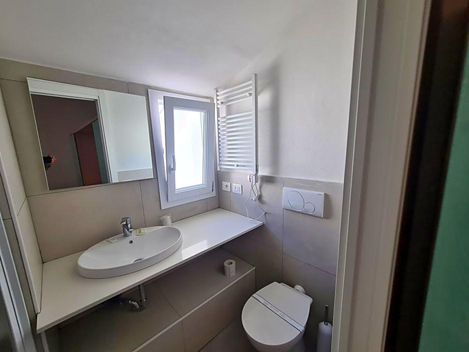Bathroom, La Buca Del Gatto, Livorno