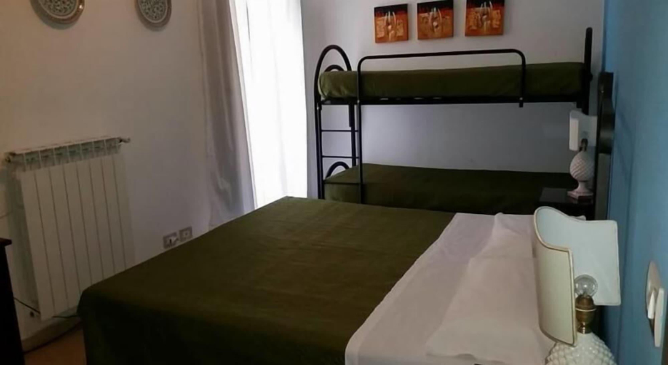 Bedroom 3, Regina Carolina, Catania