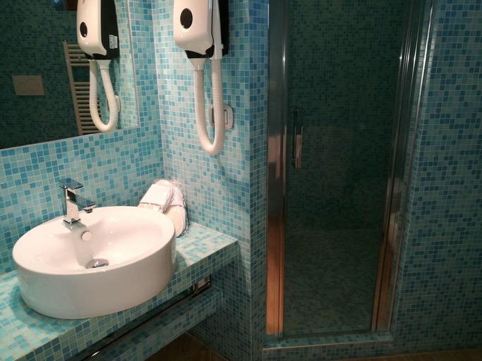 Bathroom 5, Maison Reale, Foggia