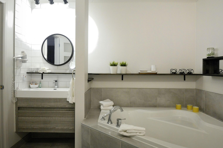 Bathroom 4, Hôtel Centre-Ville, Montmagny