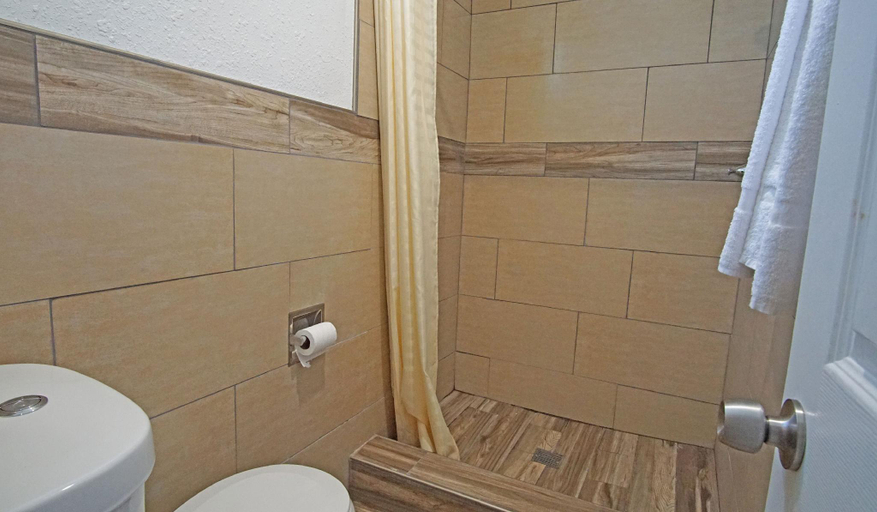 Bathroom 5, Rosa Bell Motel Los Angeles, Los Angeles