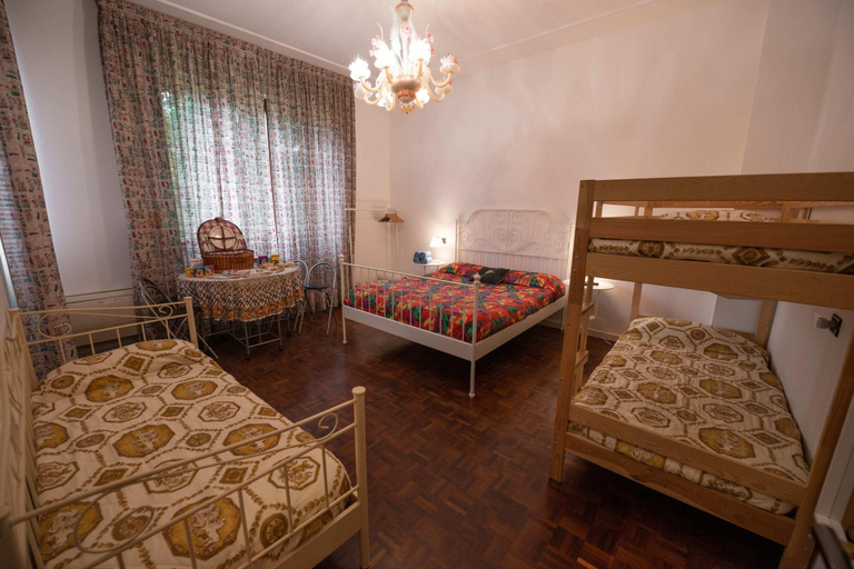 Bedroom 5, B&B Family First, Bergamo