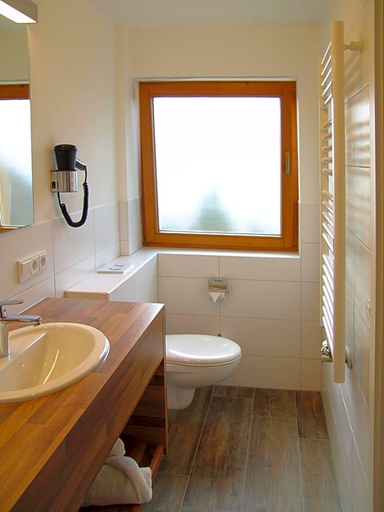 Bathroom 4, Alpensonne, Bregenz