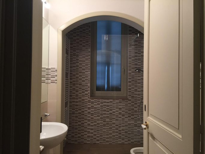 Bathroom 4, B&B Palazzo Laguardia, Brindisi