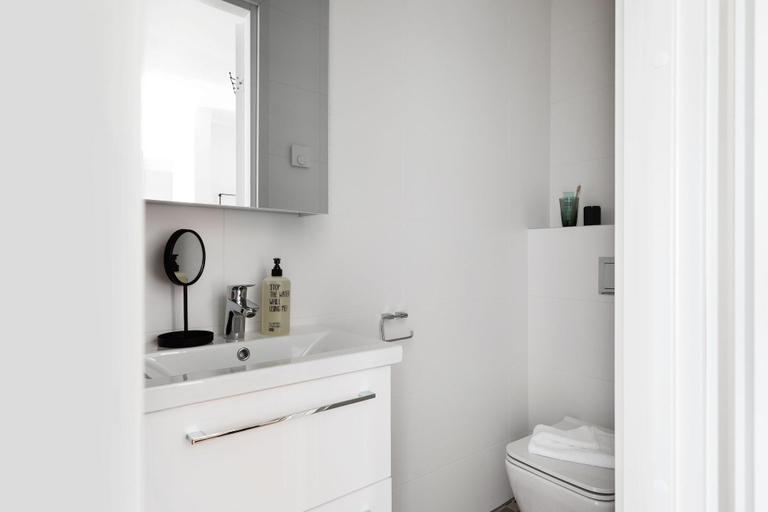 Bathroom 5, Bob W. Telliskivi, Tallinn