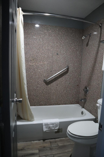 Bathroom 4, Gateway Motor Inn, Tulsa