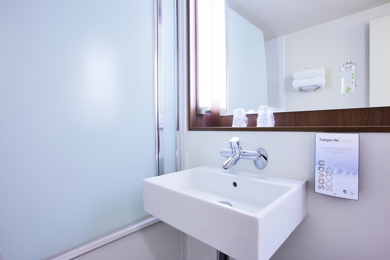 Bathroom 4, Campanile Vierzon, Cher