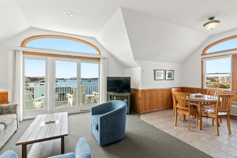 Exterior & Views 1, Ocracoke Harbor Inn, Hyde