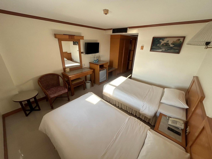 Bedroom 3, Hadthong Hotel, Muang Prachuap Khiri Khan