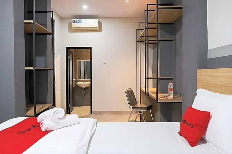 General view 3, Reddoorz Plus Near Taman Anggrek Mall, West Jakarta