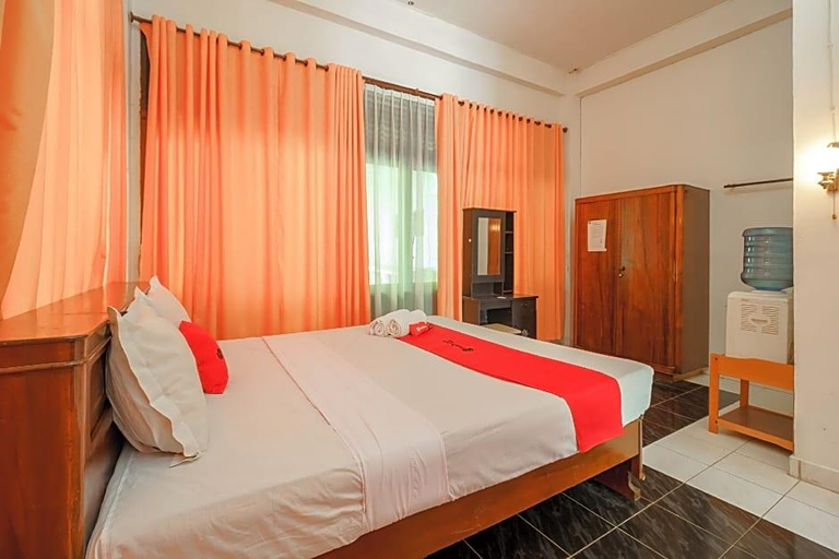 Room 3, Formerly RedDoorz @ Tuktuk Danau Toba, Samosir