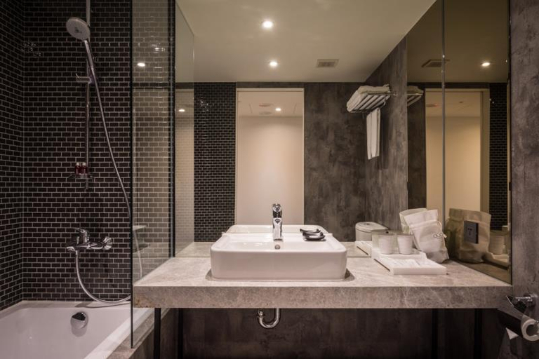 Bathroom 5, Gold Inn, Taipei City