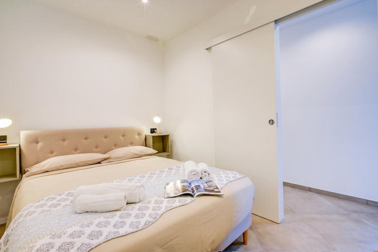 Room 3, La Porte Rouge 100 Mt From Lake Maggiore, Novara
