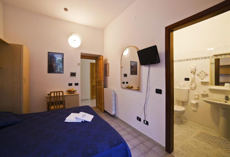Bedroom 1, Riva del Sole, Napoli