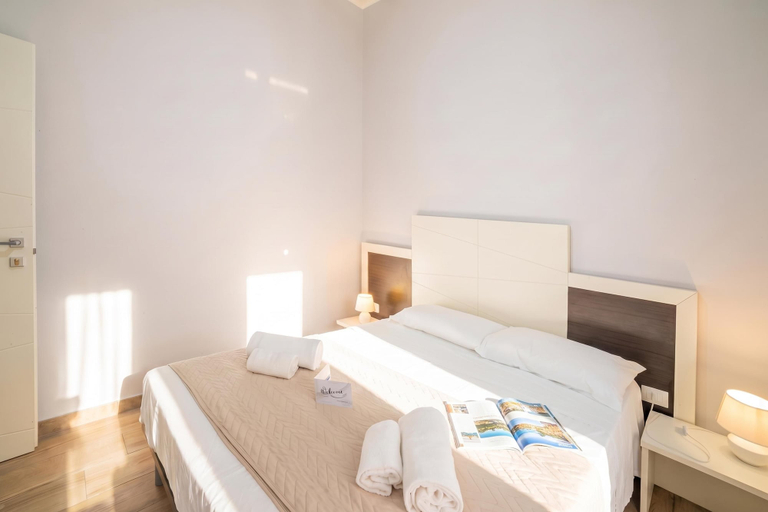 Room 2, Archi Home - Flat With Balcony in Central Lecce, Lecce